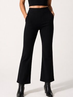 Free People | We the Free black mid rise crop flare jeans NWT size S.